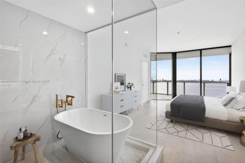 Condo in Miami, Florida, 3 bedrooms  № 1922182 - photo 4