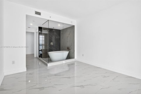 Condo in Miami, Florida, 3 bedrooms  № 1922182 - photo 14