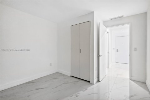 Condo in Miami, Florida, 3 bedrooms  № 1922182 - photo 20