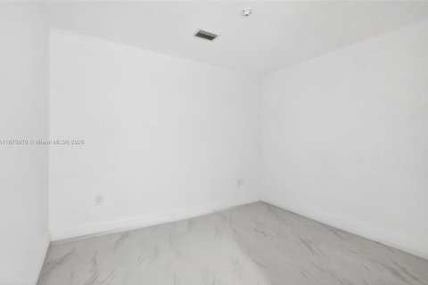 Condo in Miami, Florida, 3 bedrooms  № 1922182 - photo 19