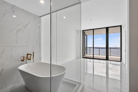Condo in Miami, Florida, 3 bedrooms  № 1922182 - photo 17