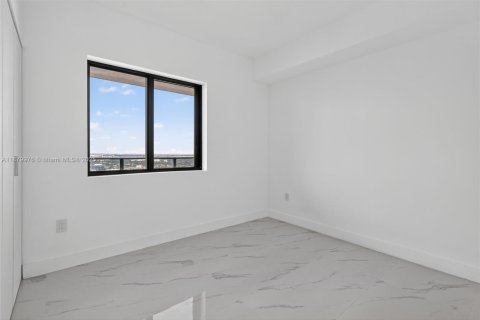 Condo in Miami, Florida, 3 bedrooms  № 1922182 - photo 22