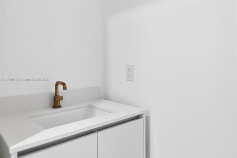 Condo in Miami, Florida, 3 bedrooms  № 1922182 - photo 18