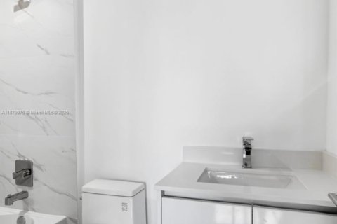 Condo in Miami, Florida, 3 bedrooms  № 1922182 - photo 24
