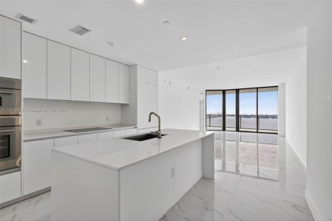 Condo in Miami, Florida, 3 bedrooms  № 1922182 - photo 5
