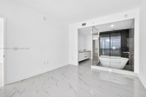 Condo in Miami, Florida, 3 bedrooms  № 1922182 - photo 13