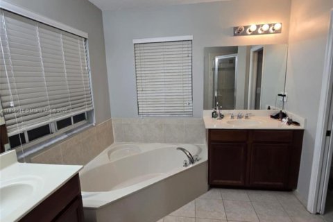 House in Homestead, Florida 3 bedrooms, 260.03 sq.m. № 1878552 - photo 13