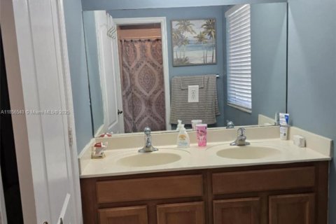House in Homestead, Florida 3 bedrooms, 260.03 sq.m. № 1878552 - photo 16