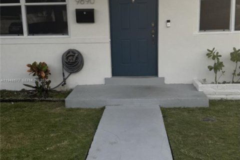 Villa ou maison à vendre à Cutler Bay, Floride: 4 chambres, 120.4 m2 № 2004648 - photo 4