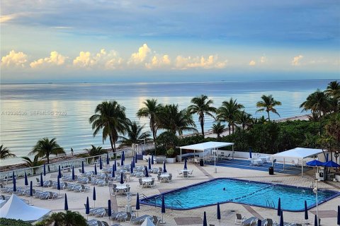Condominio en alquiler en Hallandale Beach, Florida, 3 dormitorios, 172.43 m2 № 2088212 - foto 28