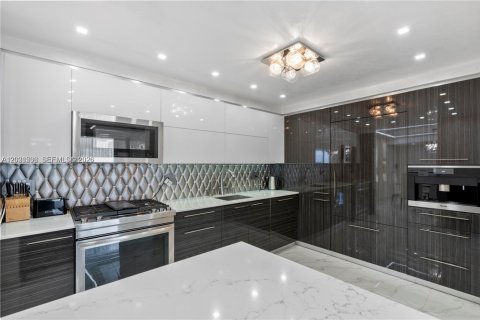 Condominio en alquiler en Hallandale Beach, Florida, 3 dormitorios, 172.43 m2 № 2088212 - foto 11