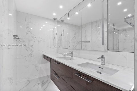 Condominio en alquiler en Hallandale Beach, Florida, 3 dormitorios, 172.43 m2 № 2088212 - foto 18