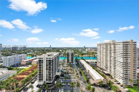 Condominio en Hallandale Beach, Florida, 3 dormitorios № 2088212