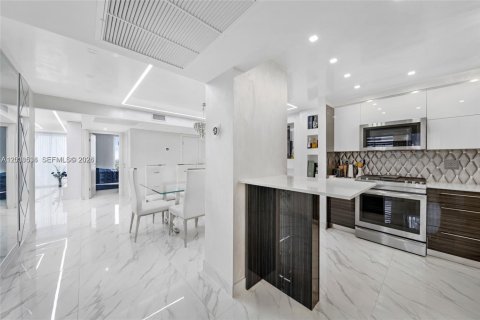 Condominio en alquiler en Hallandale Beach, Florida, 3 dormitorios, 172.43 m2 № 2088212 - foto 12