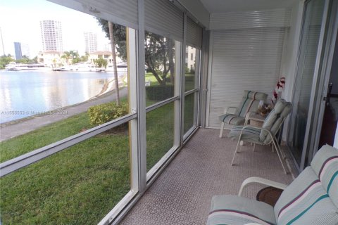 Condominio en venta en Aventura, Florida, 2 dormitorios, 100.61 m2 № 1763869 - foto 5