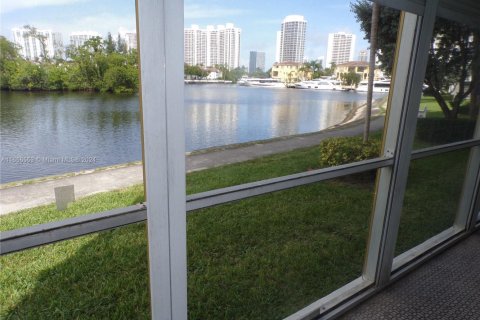Condominio en venta en Aventura, Florida, 2 dormitorios, 100.61 m2 № 1763869 - foto 4