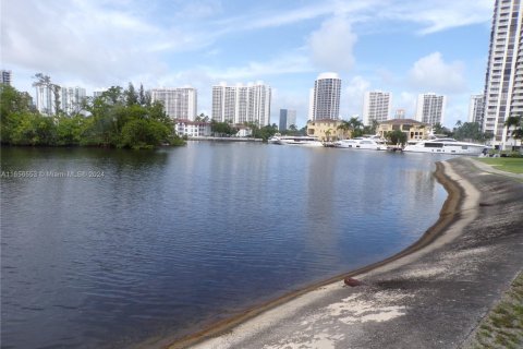 Condominio en venta en Aventura, Florida, 2 dormitorios, 100.61 m2 № 1763869 - foto 1