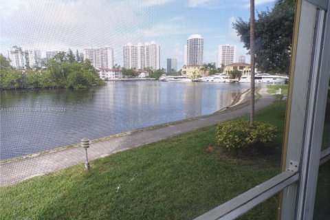 Condominio en venta en Aventura, Florida, 2 dormitorios, 100.61 m2 № 1763869 - foto 3