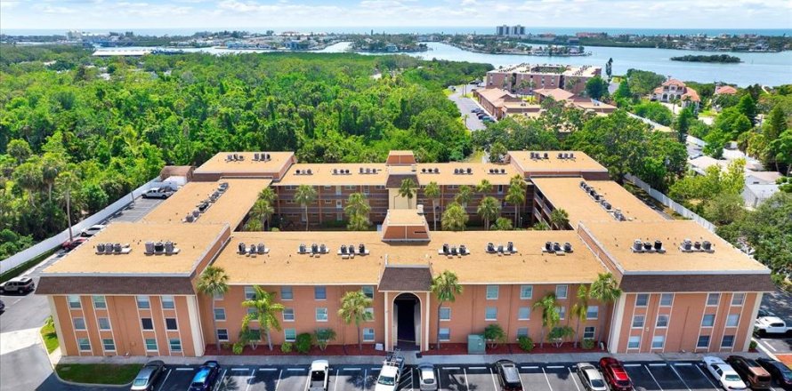 Condominio en Largo, Florida, 2 dormitorios № 1682987