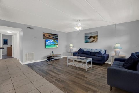Condominio en venta en Largo, Florida, 2 dormitorios, 91.69 m2 № 1682987 - foto 3