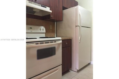 Снять в аренду кондоминиум в Майами, Флорида 1 спальня, 54.16м2, № 2042494 - фото 10