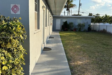 House in West Park, Florida 1 bedroom, 55.74 sq.m. № 2027218