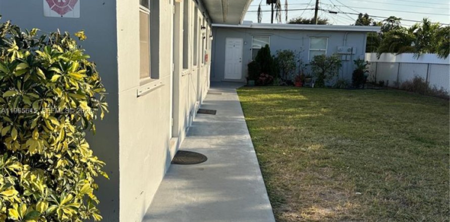 House in West Park, Florida 1 bedroom, 55.74 sq.m. № 2027218