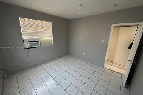 House in West Park, Florida 1 bedroom, 55.74 sq.m. № 2027218 - photo 5