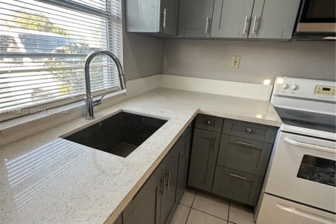 House in West Park, Florida 1 bedroom, 55.74 sq.m. № 2027218 - photo 6