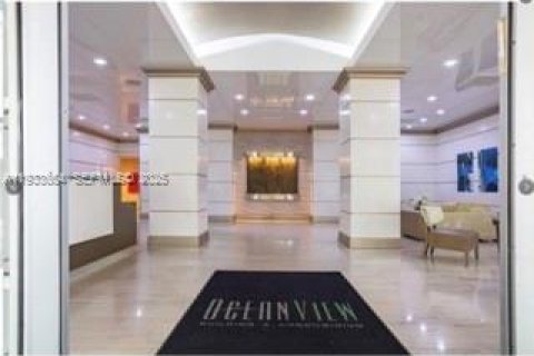 Condo in Sunny Isles Beach, Florida, 2 bedrooms  № 2060002 - photo 1