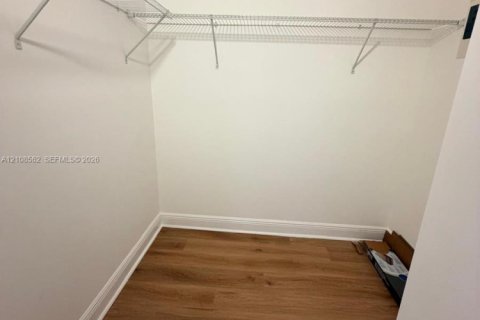 Condo in Dania Beach, Florida, 2 bedrooms  № 2422634 - photo 19