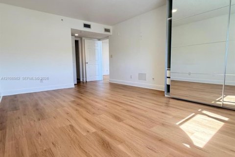 Condo in Dania Beach, Florida, 2 bedrooms  № 2422634 - photo 16