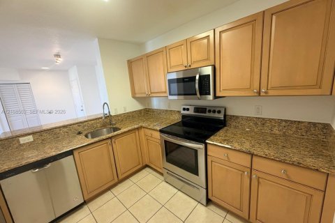 Condo in Dania Beach, Florida, 2 bedrooms  № 2422634 - photo 5
