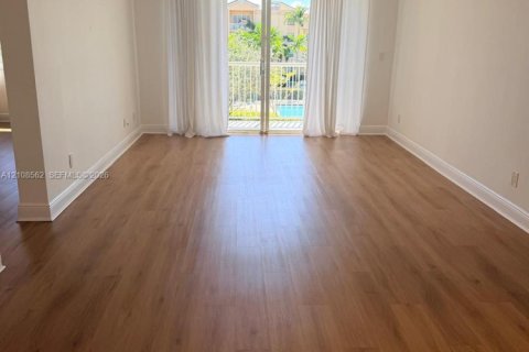 Condo in Dania Beach, Florida, 2 bedrooms  № 2422634 - photo 2