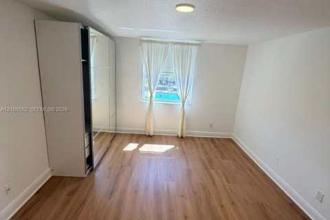 Condo in Dania Beach, Florida, 2 bedrooms  № 2422634 - photo 14