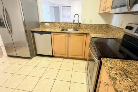 Condo in Dania Beach, Florida, 2 bedrooms  № 2422634 - photo 8