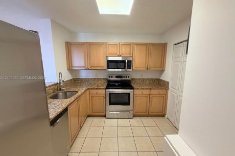 Condo in Dania Beach, Florida, 2 bedrooms  № 2422634 - photo 4