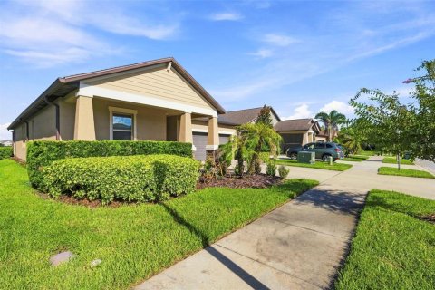 Villa ou maison à vendre à Land O' Lakes, Floride: 4 chambres, 191.47 m2 № 2222800 - photo 2