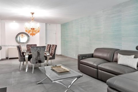 Condominio en alquiler en Hollywood, Florida, 2 dormitorios, 107.12 m2 № 2039891 - foto 14