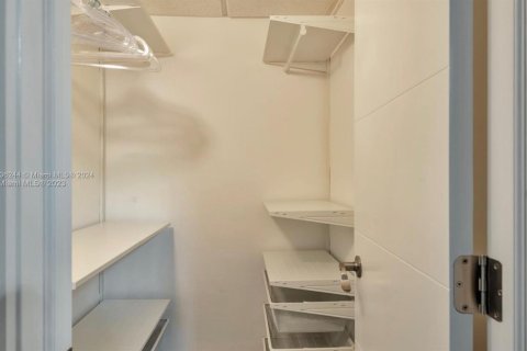 Condominio en alquiler en Hollywood, Florida, 2 dormitorios, 107.12 m2 № 2039891 - foto 22