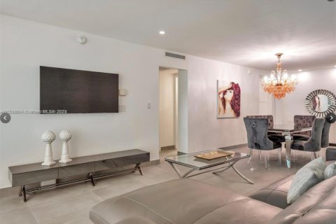 Condominio en alquiler en Hollywood, Florida, 2 dormitorios, 107.12 m2 № 2039891 - foto 15