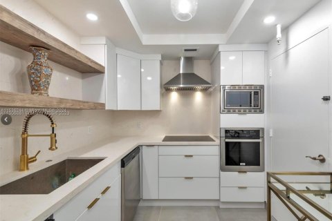 Condominio en alquiler en Hollywood, Florida, 2 dormitorios, 107.12 m2 № 2039891 - foto 7