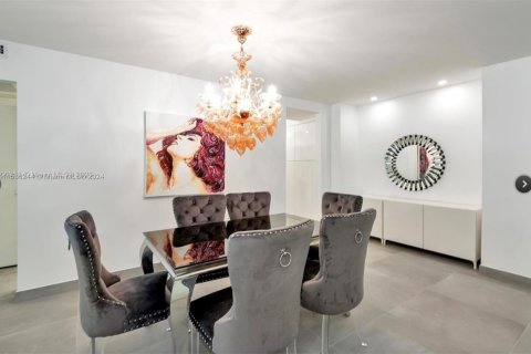 Condominio en alquiler en Hollywood, Florida, 2 dormitorios, 107.12 m2 № 2039891 - foto 8