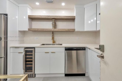 Condominio en alquiler en Hollywood, Florida, 2 dormitorios, 107.12 m2 № 2039891 - foto 5