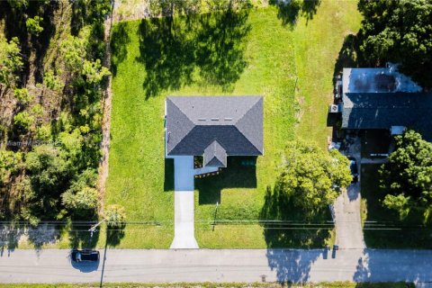 House in Lehigh Acres, Florida 3 bedrooms № 1840952 - photo 20