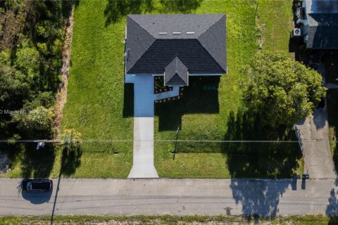 House in Lehigh Acres, Florida 3 bedrooms № 1840952 - photo 25