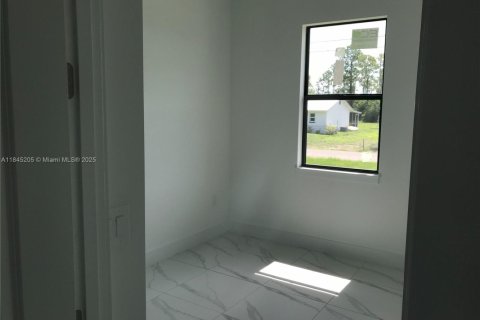 House in Lehigh Acres, Florida 3 bedrooms № 1840952 - photo 8