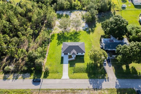 House in Lehigh Acres, Florida 3 bedrooms № 1840952 - photo 24