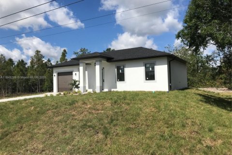 House in Lehigh Acres, Florida 3 bedrooms № 1840952 - photo 2