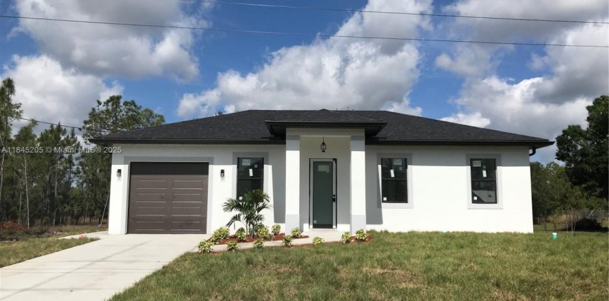 House in Lehigh Acres, Florida 3 bedrooms № 1840952